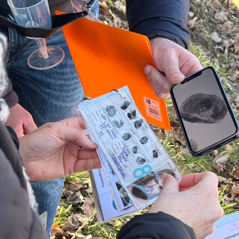 Lösen einer Aufgabe mit Fingerabdrücken